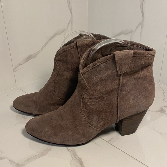 ⭐️HP⭐️ Ash Jalouse Booties - Picture 6 of 9